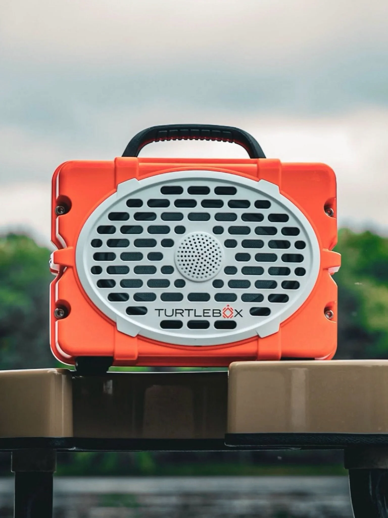 For time on the river 💦 on the beach ☀️ on the course ⛳️ 

Soundtrack your summer adventures with @turtleboxaudio from @escape.outdoors 

These Bluetooth speakers 🔊 
&bull; highly durably 
&bull; portable 
&bull; premium sound 
&bull; excellent bat