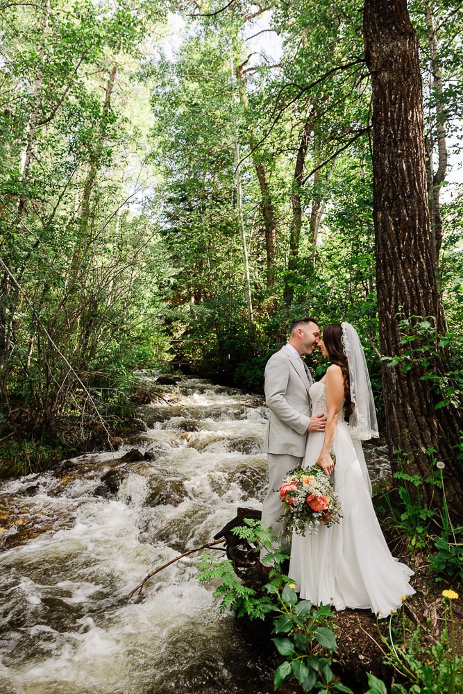 beaver-creek-chapel-wedding-photographer-tomKphoto-003.jpg