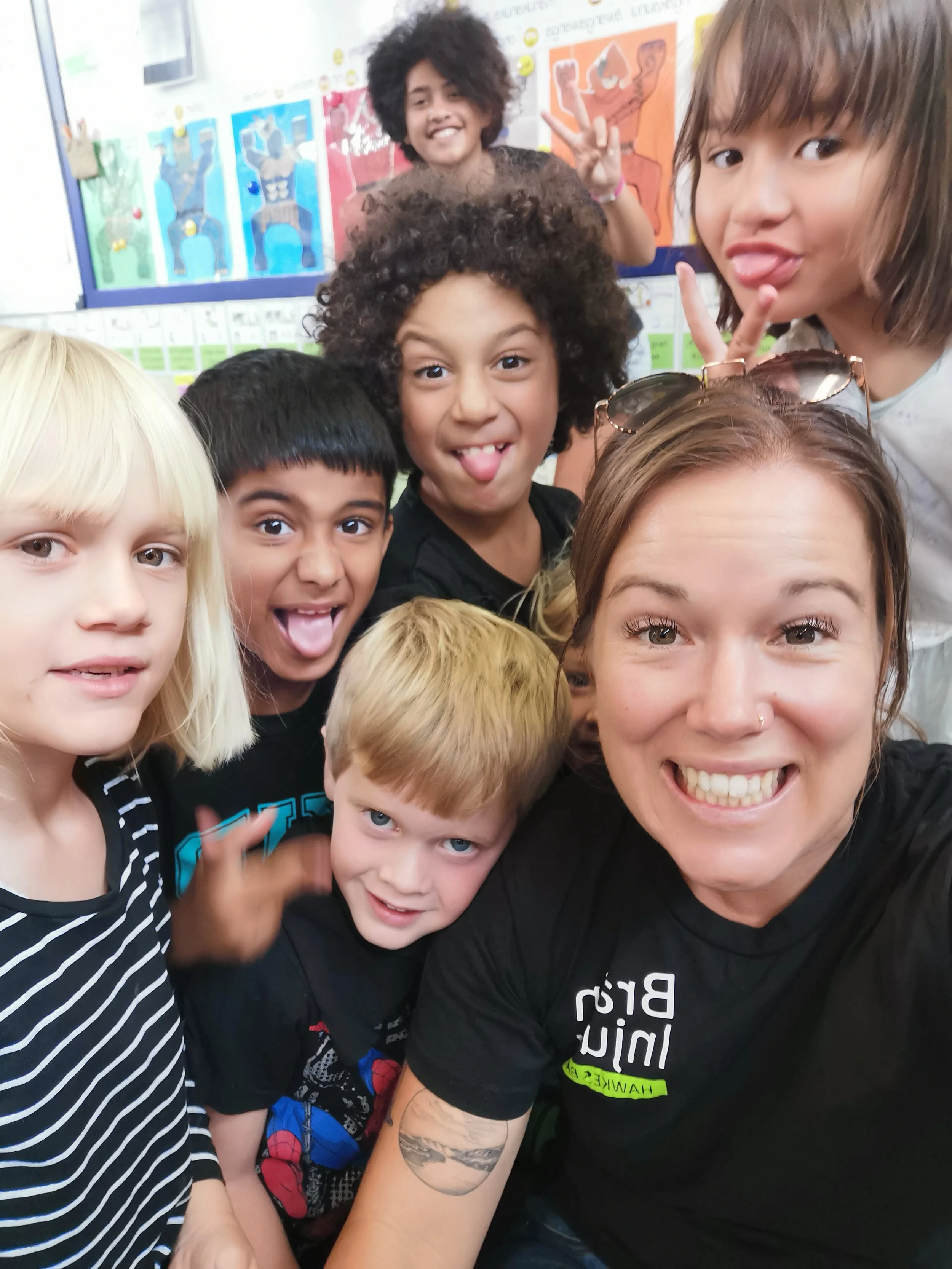 Vicki and the kids from Waimarama School