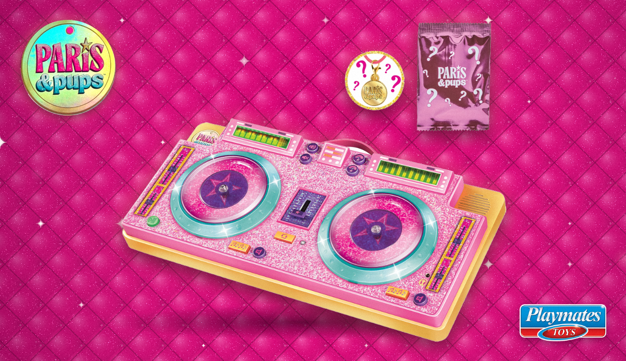 Paris &amp; Pups: Paris Star DJ Deck