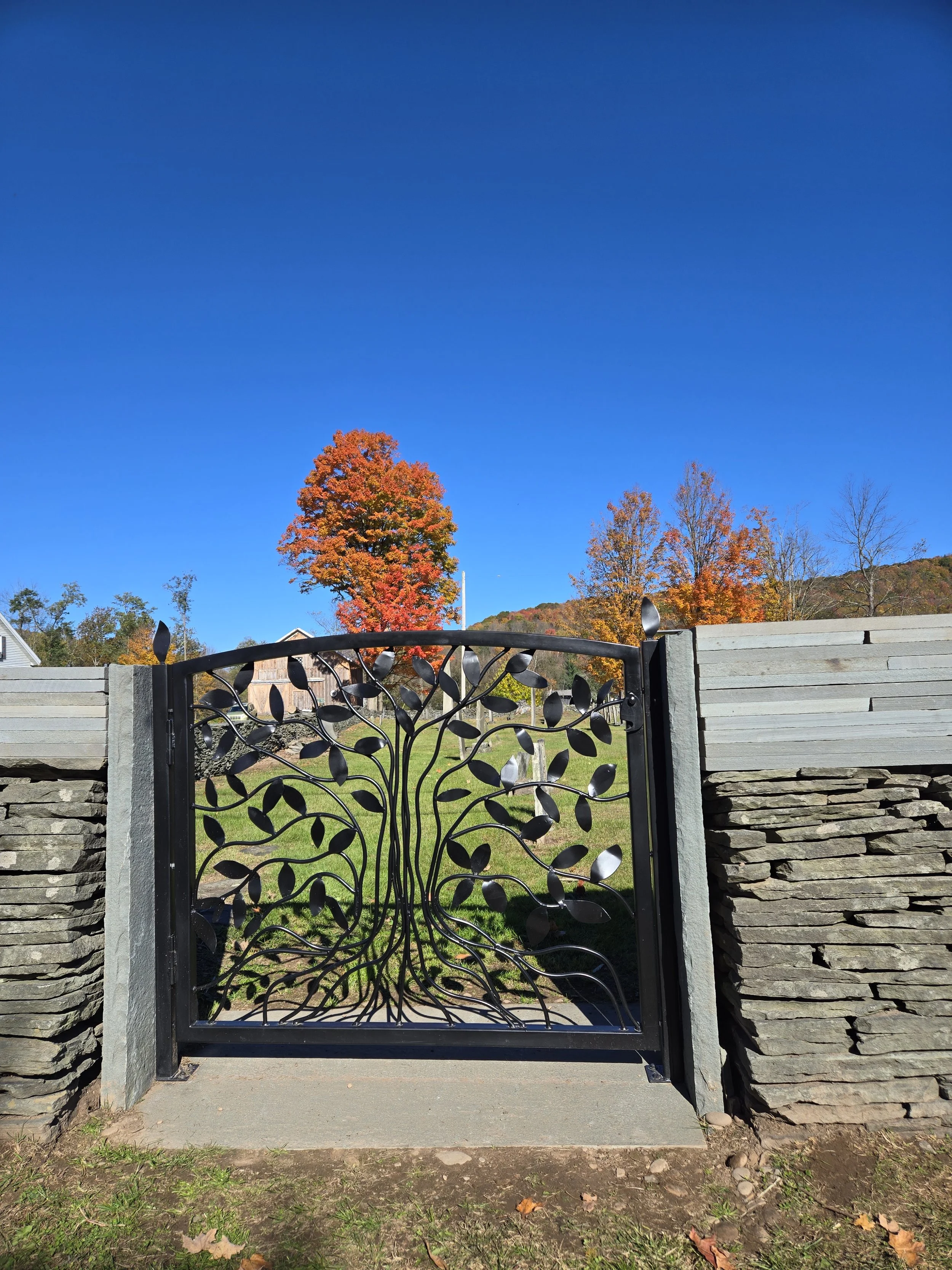 colchester-historical-siciety-civil-war-cemetary-gate.jpg