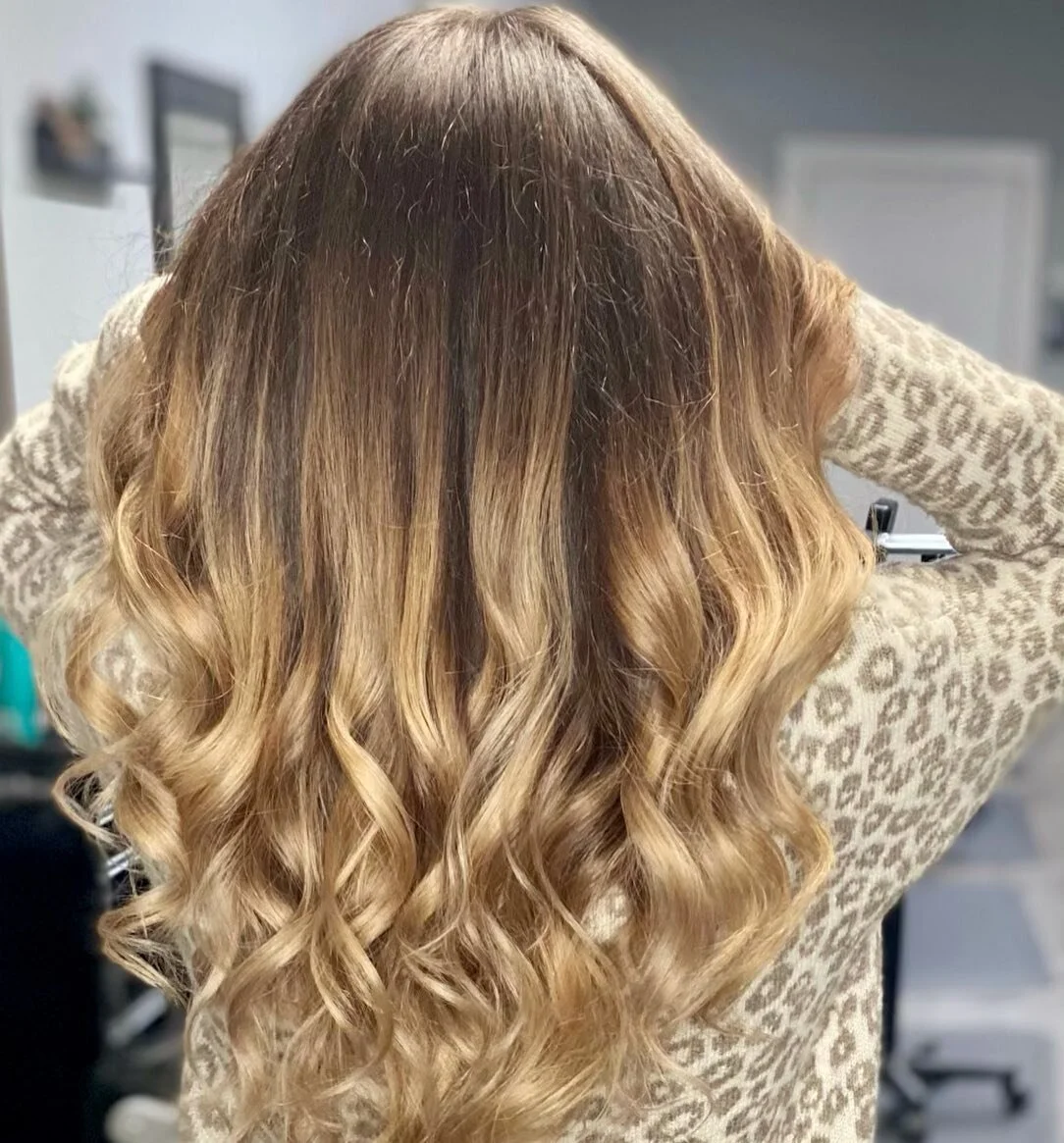 Artist: @blends_by_brii 

@mastersofbalayage 
@matrix 
@redken 
#balayage #balayagehair #lcshair #washingtonnj #warrencounty