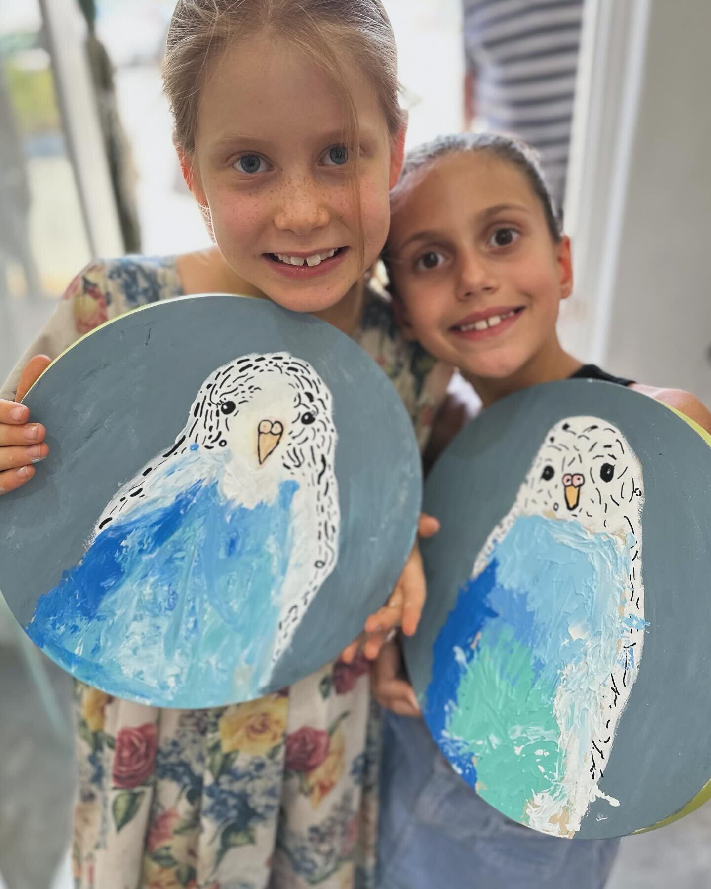Jess Watts inspired textured budgies onto round wooden boards. I love teaching this class, it is the most satisfying technique, using a palette knife to spread textured paint onto our boards. It&rsquo;s just like icing a cake! It is a tricky techniqu