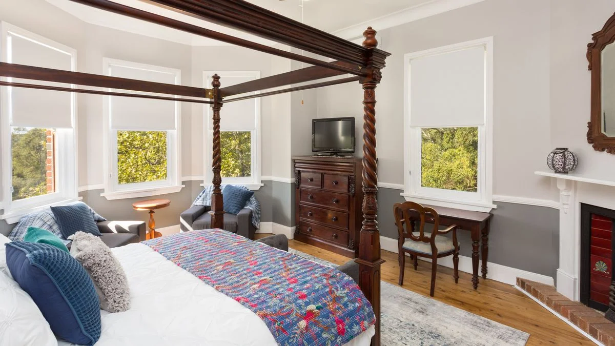 Mahogany Ensuite Room