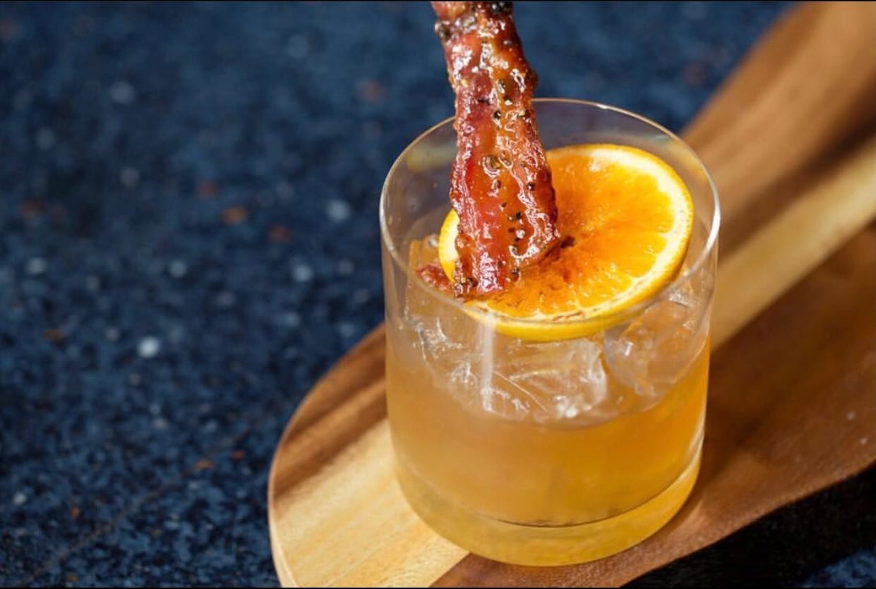 bacon + bourbon = sunday brunch 
it&rsquo;s almost that time! see you soon 🥃🥓
#coastandmain #sundaybrunch #oldfashioned #maplebaconoldfashioned #knobcreekbourbon