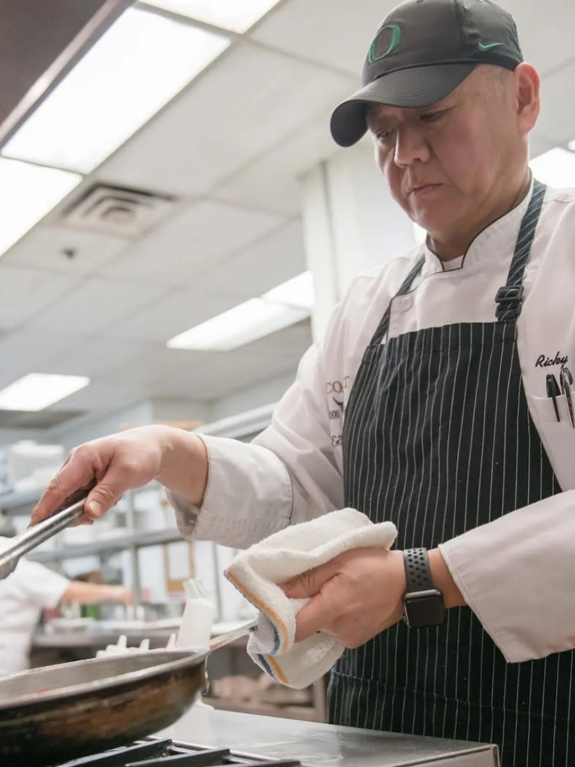 This Father&rsquo;s Day, leave the cooking to Chef Ricky🔥

Celebrate Dad with fresh seafood, hand-cut steaks, craft cocktails, and a meal worthy of the occasion at Coast &amp; Main Seafood and Chophouse 🦞🥃

Whether you&rsquo;re joining us for brun