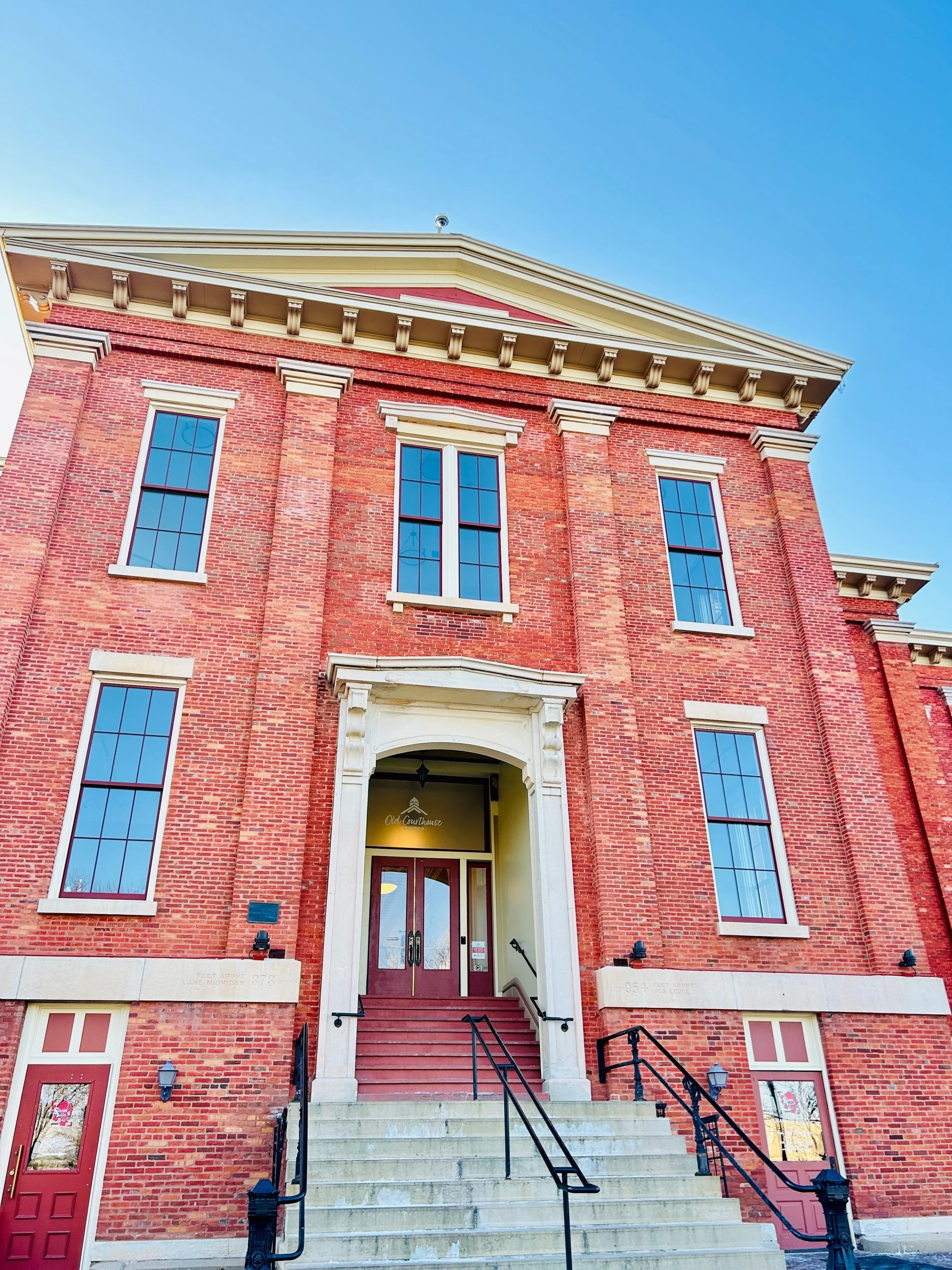 Exterior of Courthouse Square in Woodstock, IL