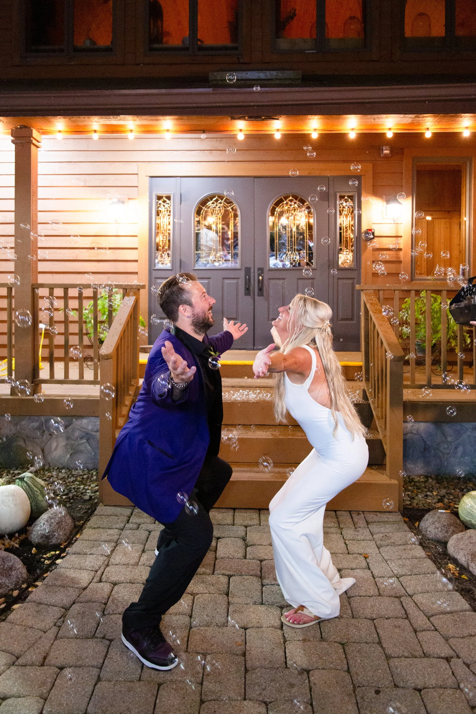 Outside the lodge at Shores of Turtle Creek in Spring Grove, Illinois | Bubble exit photo of the couple