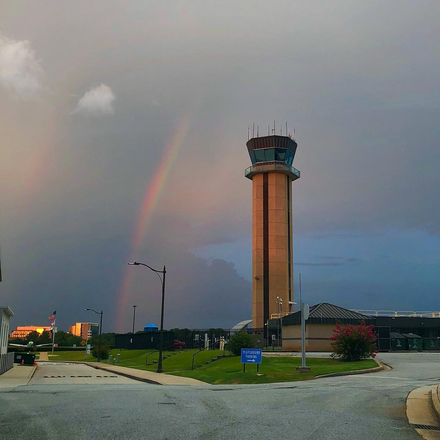 To enjoy the rainbow, first enjoy the rain. 
&ndash;Paulo Coelho 🛩 🌈