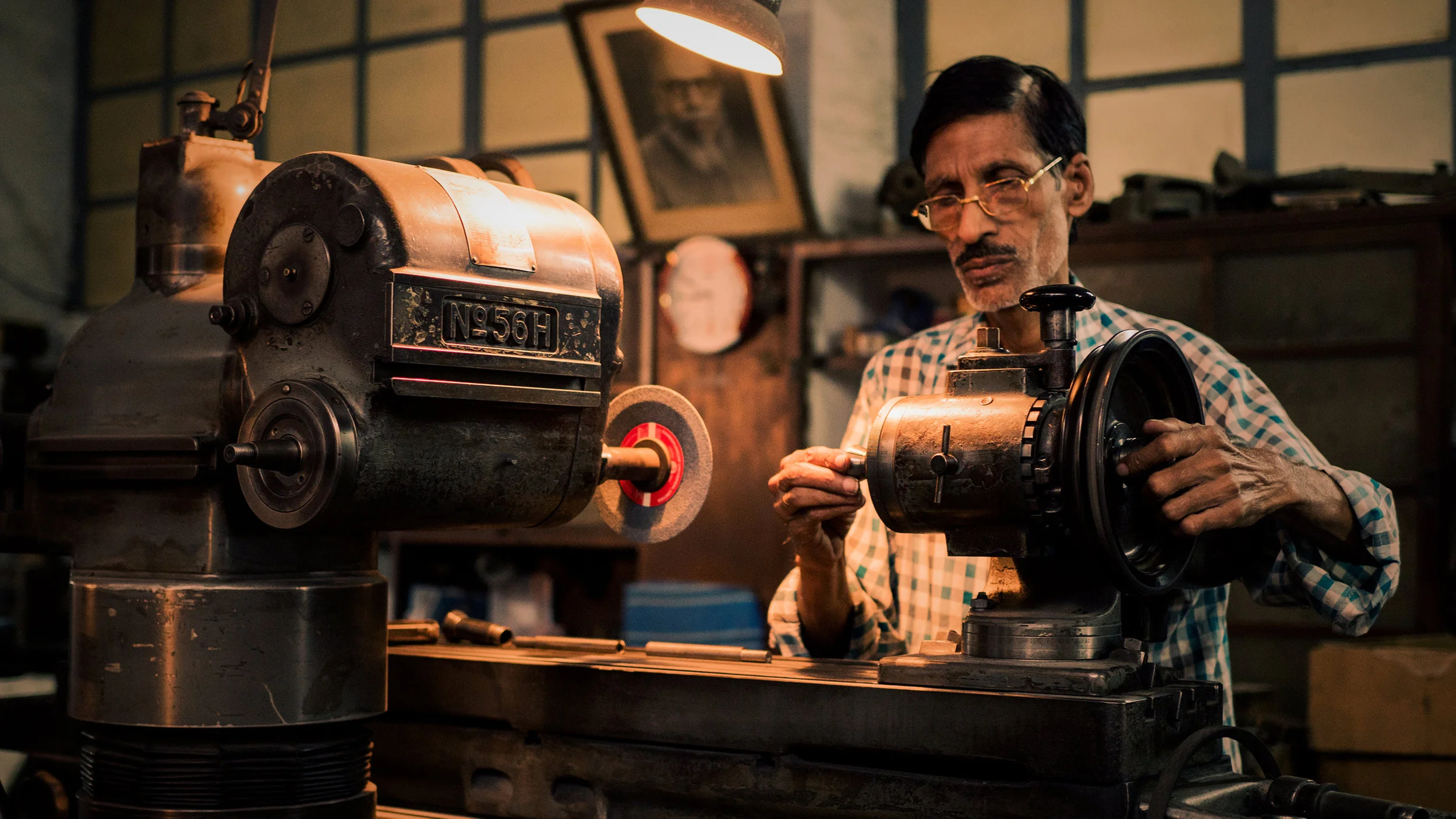Worker&Machine.jpg