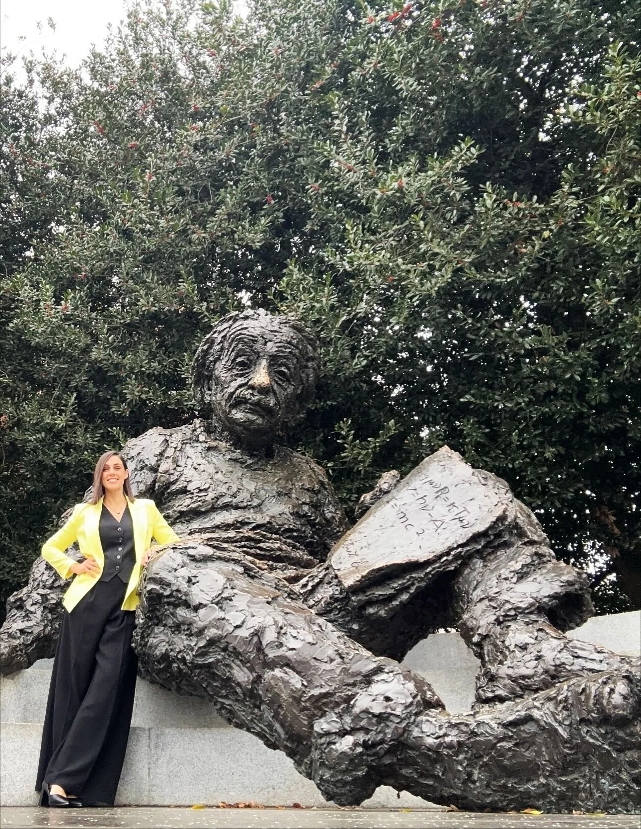 A wonderful opportunity to immerse myself in the history of science at the National Academy of Sciences here in Washington D.C.

Hanging out with the great, Albert Einstein, before a very special interview.

More to come shortly.

#scicomm #science #