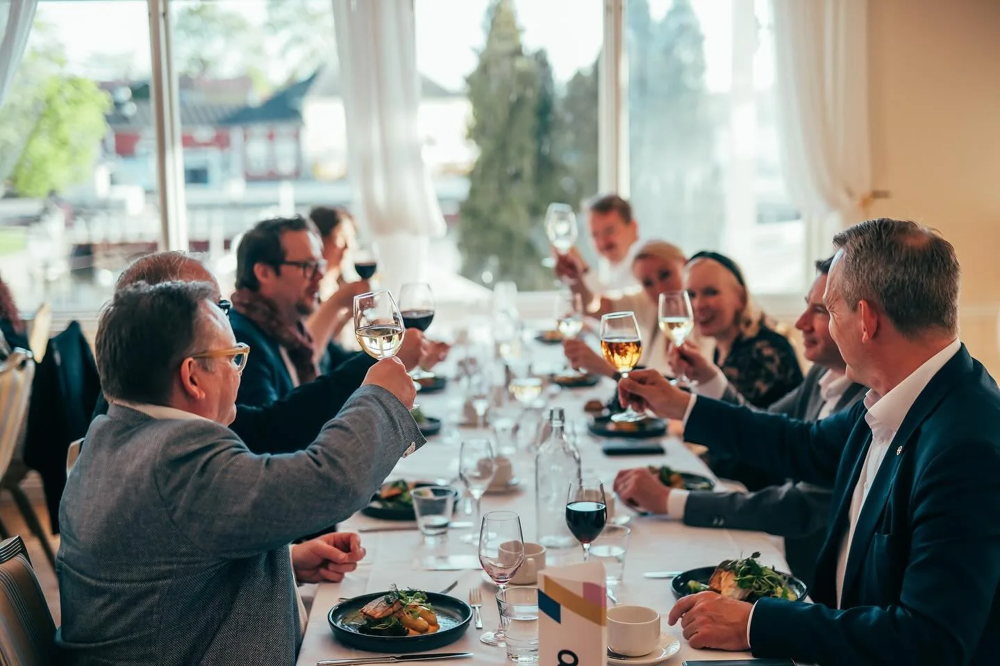 Naantali 24h ensimm&auml;inen p&auml;iv&auml; huipentui upeaan illalliseen, jossa kuultiin my&ouml;s puheenvuorot meid&auml;n j&auml;rjest&auml;j&auml;kumppaneilta @accenturefi @naantaliofficial @paltary @perheyritys @almamedia_fi 🤩 #naantali24h 

?