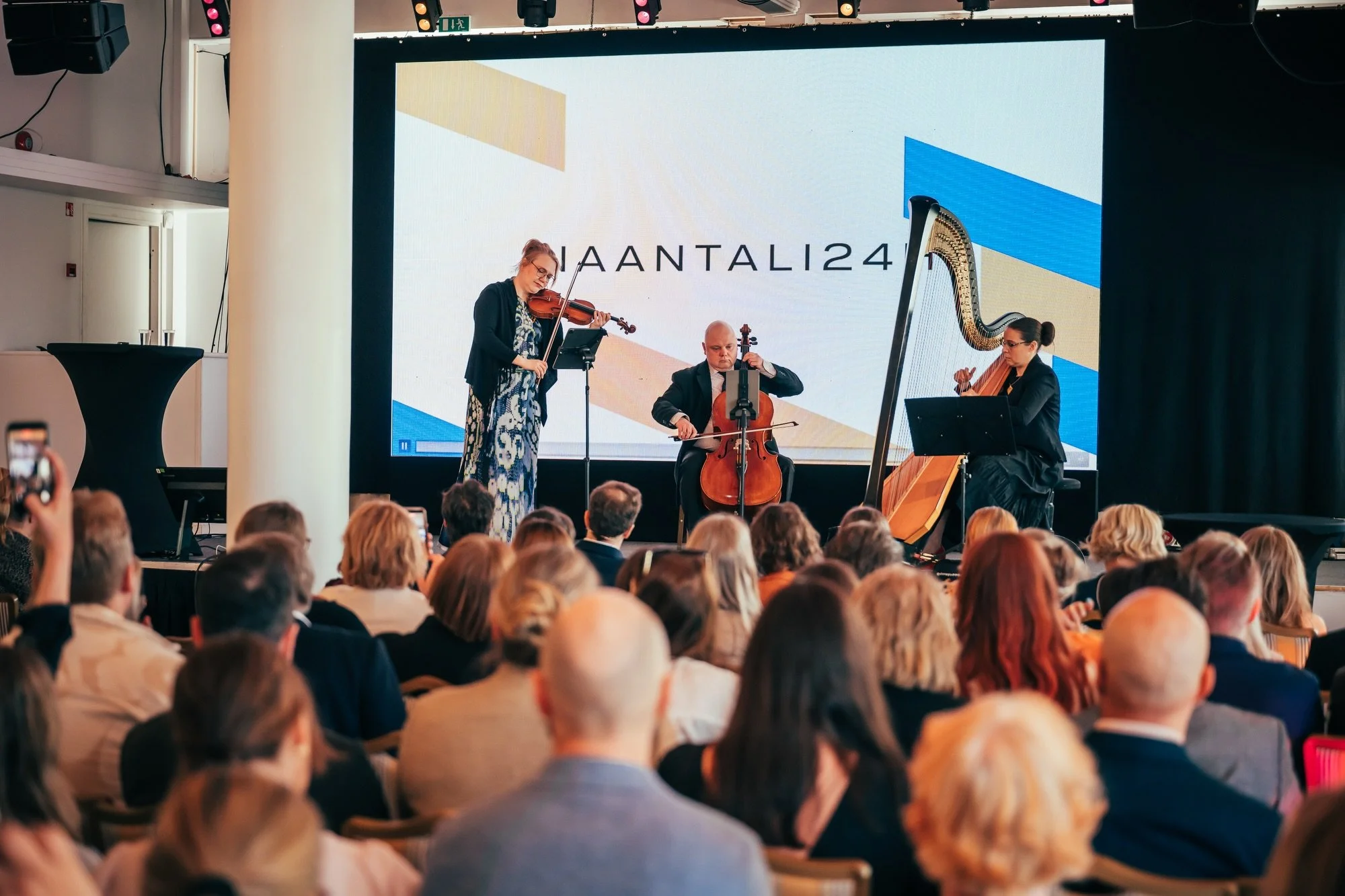 Naantali24h -tapahtuman k&auml;ynnisti Naantalin Musiikkijuhlien tervehdys sek&auml; kolme inspiroivaa puheenvuoroa Elina Kiiski-Katajalta, Laura Daviesilta sek&auml; Patrik Gayerilta.✨ #naantali24h