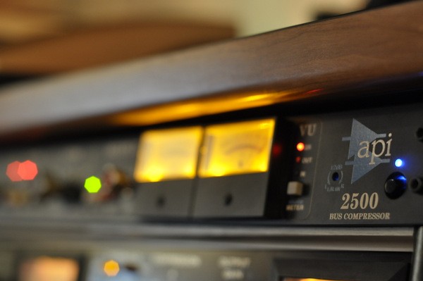 API 2500 Stereo Bus Compressor