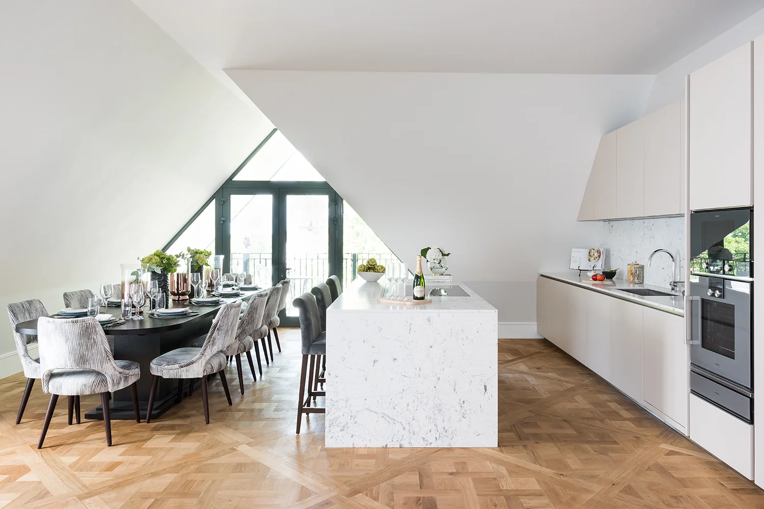 Knight_Frank_Interior_Services_Netherhall_Gardens_007_Kitchen_Dining_Area.jpg