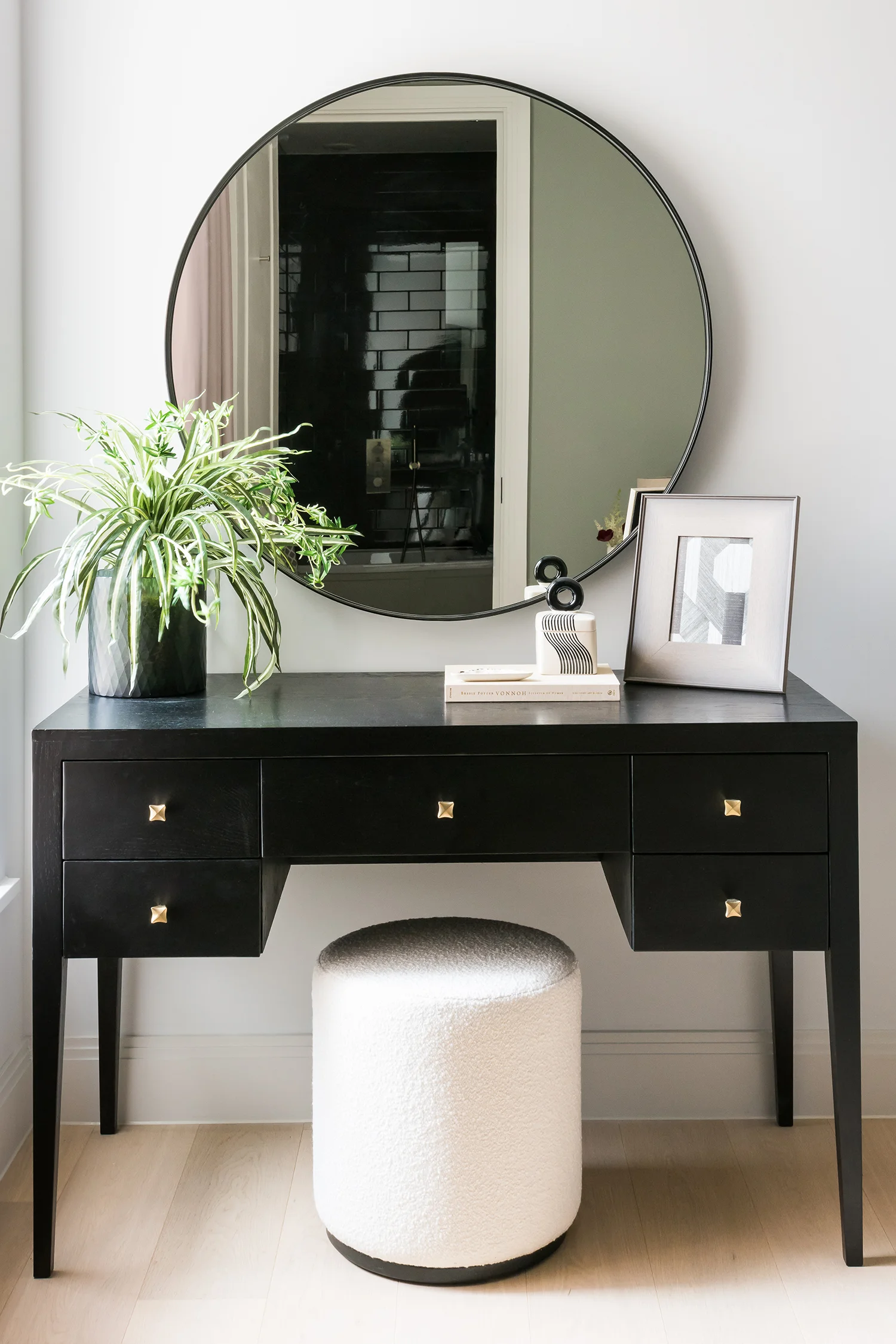 Knight_Frank_Interior_Services_Chiswick_Gate_05_Bedroom.jpg