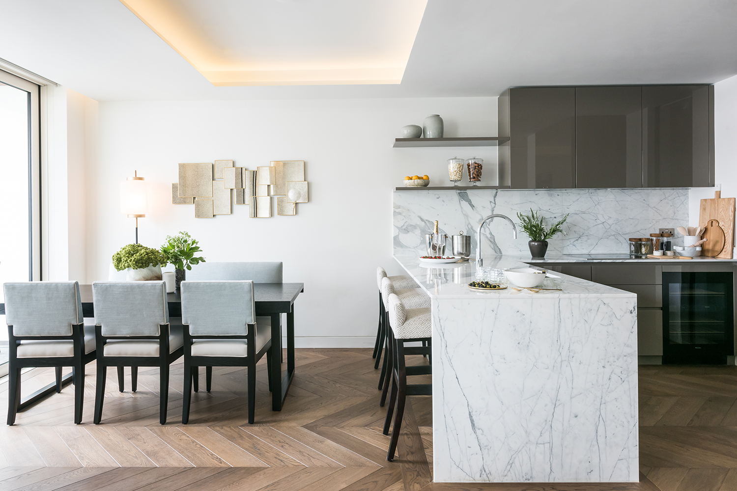 Knight_Frank_Interior_Services_One_Tower_Bridge_005_Kitchen_Dining_Area.jpg