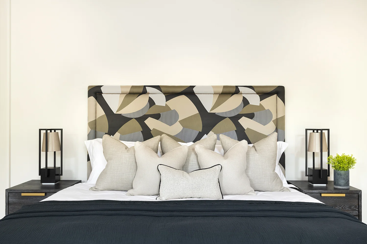A.LONDON_Holland_Park_Villas_012_Bedroom.jpg