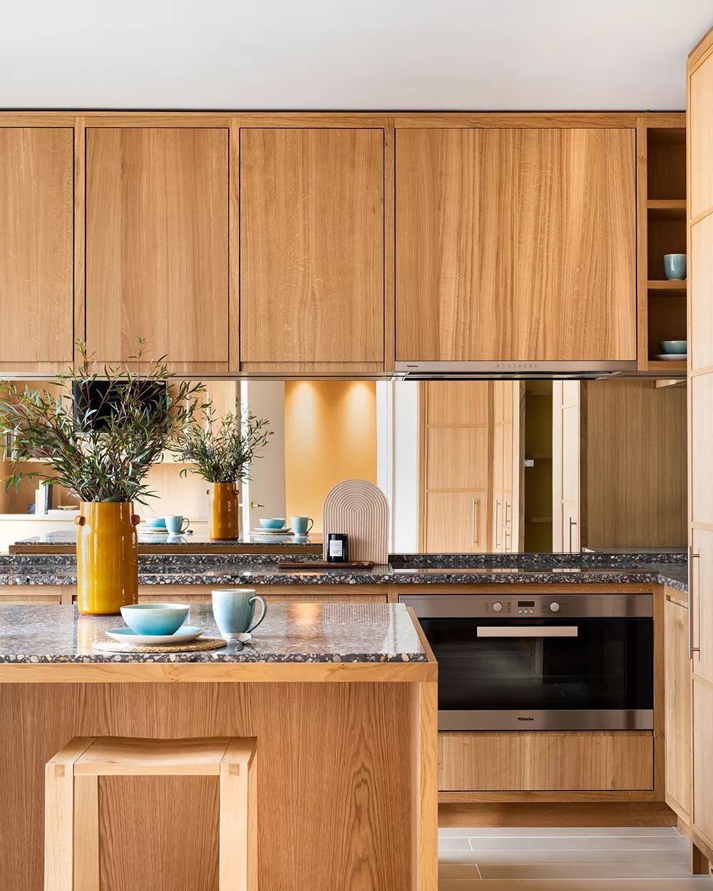 Infusing Warmth and Timeless Elegance...🙌 

Embrace the Enchanting Beauty of Wood in Kitchens. Not all Kitchens have to look the same!