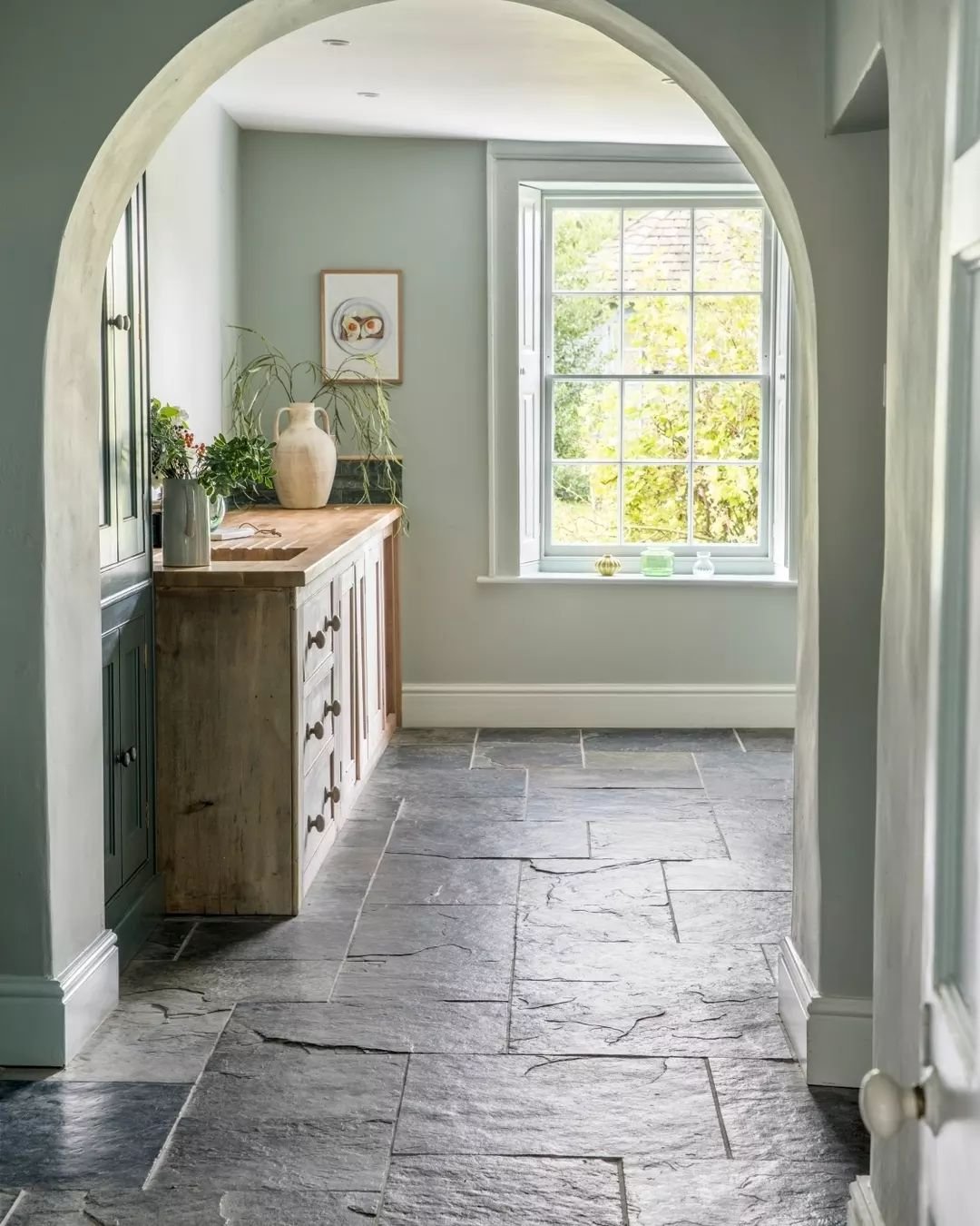 Introducing our latest project: the Beach House in Bath, Somerset. 🐚🌳 

Inspired by the beauty of its natural surroundings, we&rsquo;ve curated interiors that bring a coastal calm to this elegant countryside retreat. Every detail is designed to evo
