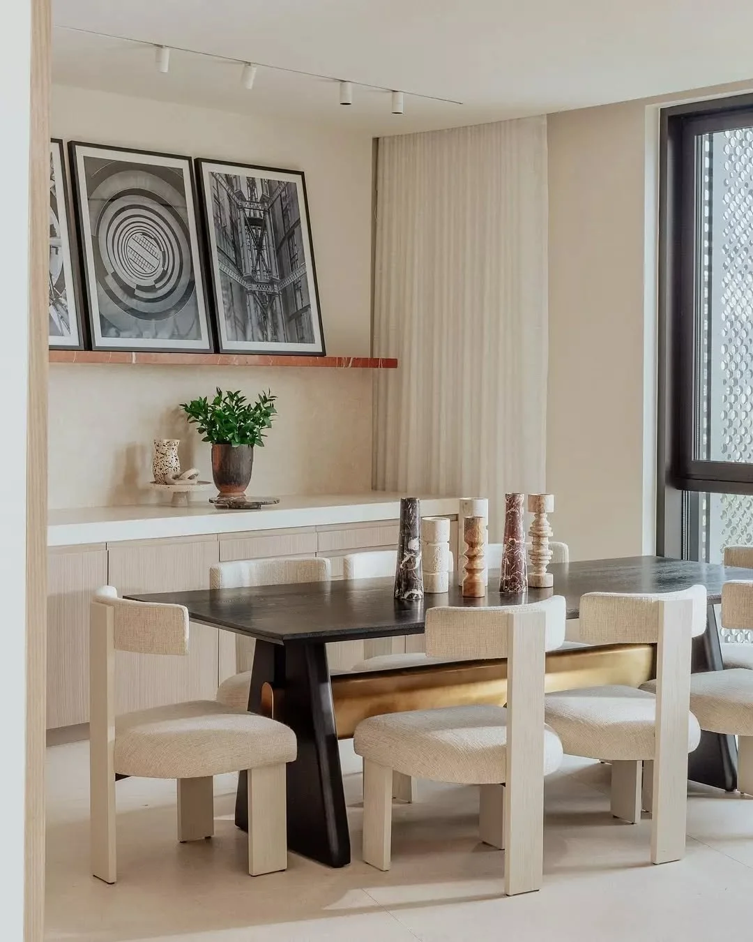 At Knight Frank Interiors, we shape spaces that drive results for our partners.&nbsp;📈 

In collaboration with our sister brand @a.london.interiors, we worked closely with Related Argent to make The Skyward Penthouse, Gasholders, a space that&rsquo;