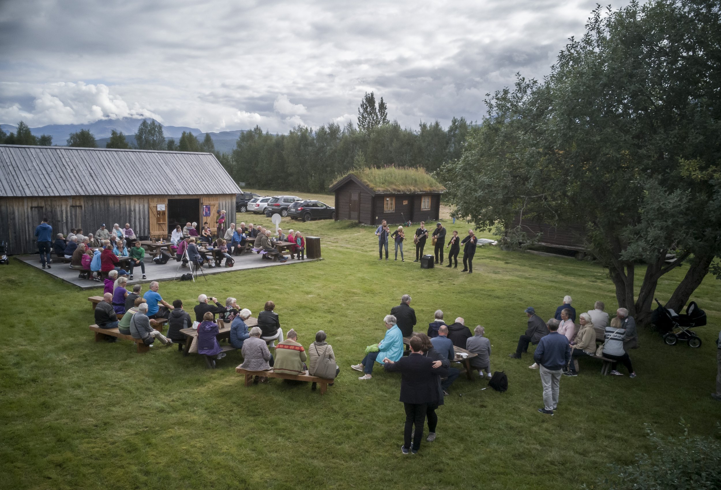 Fest på Fossmotunet