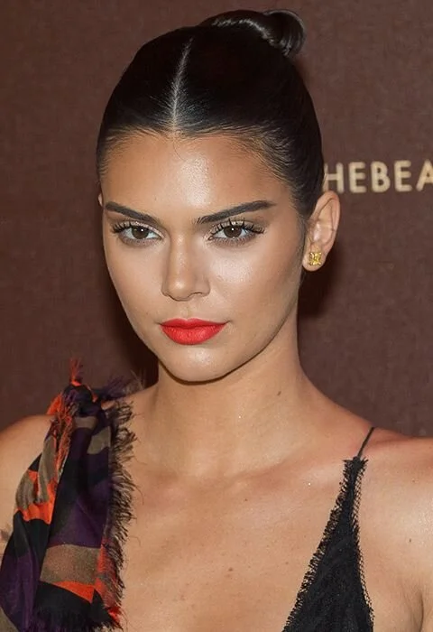 How To Do A Off Duty Model Approved Sleek Bun Perfect For Those Bad Hair Days She Noosa