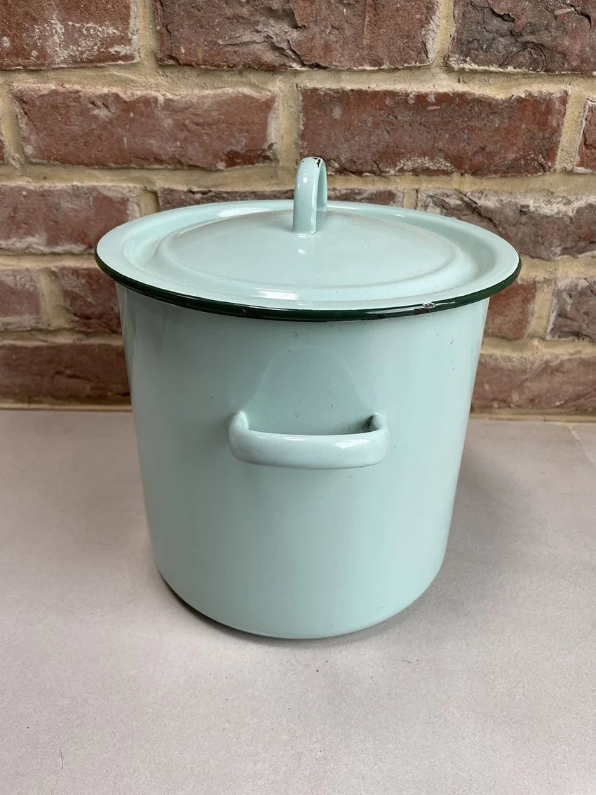 Vintage_enamel_bin_01b.jpg