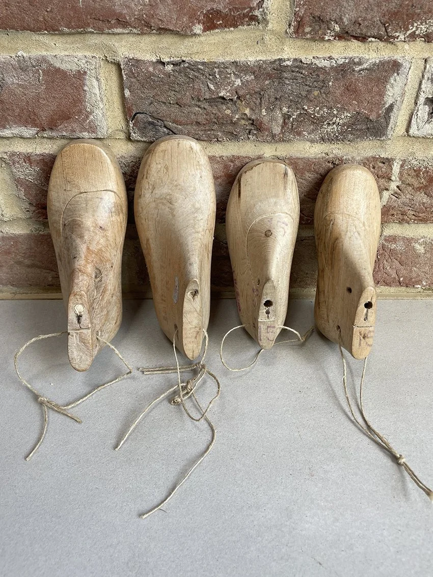 Vintage_shoelast_set_01b.jpg