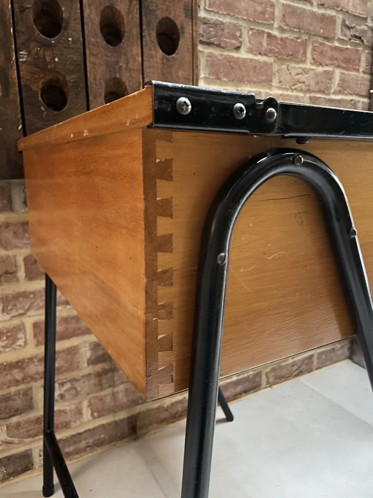 Vintage_School_Desk_05g.jpg