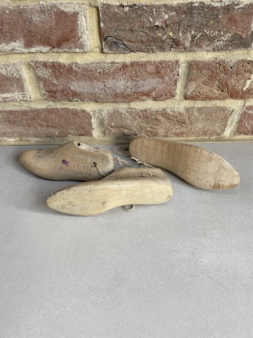 Vintage_shoelast_set_02b.jpg
