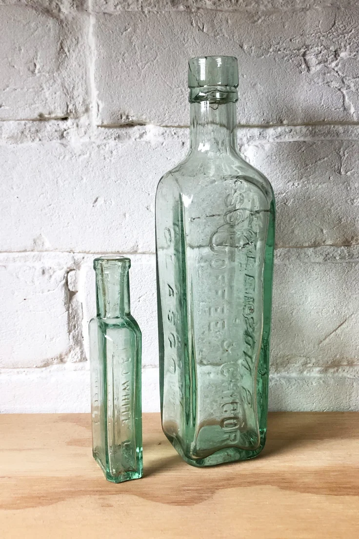 THOM19-vintage-glass-bottles-C10-005.jpg