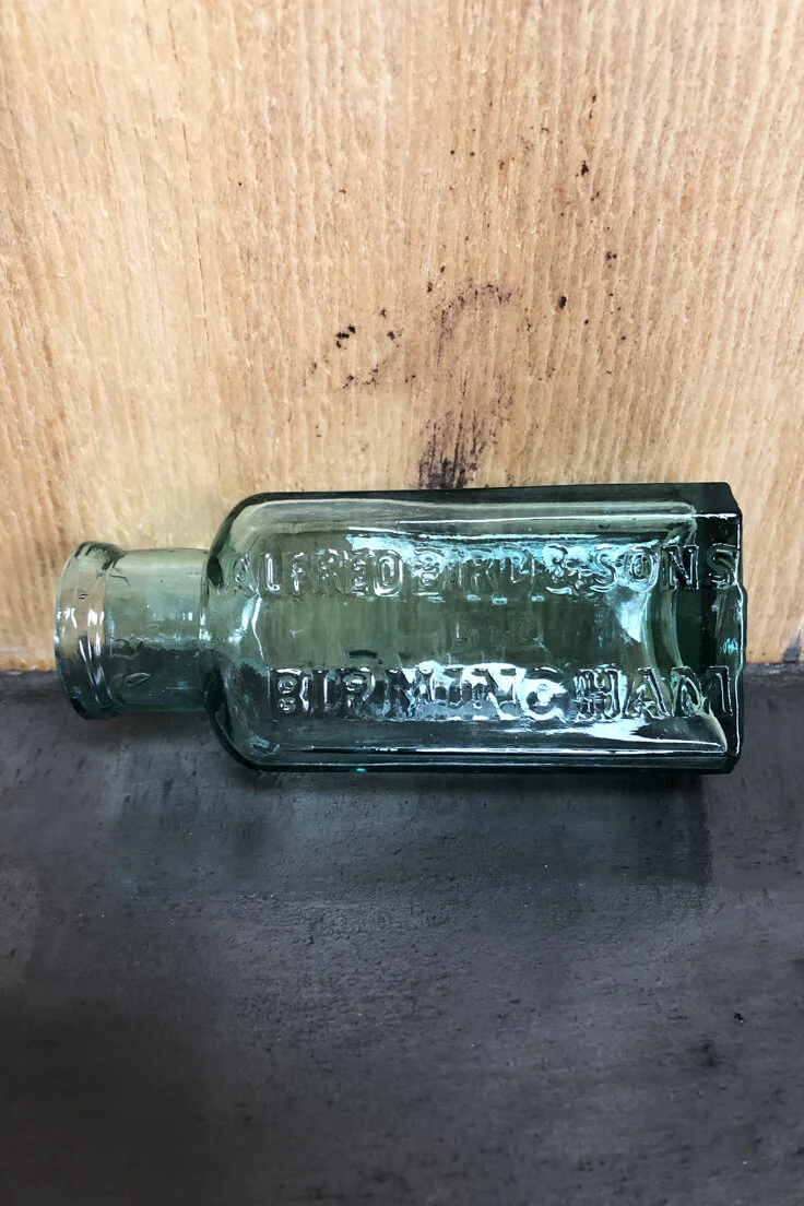 THOM19-vintage-glass-bottles-C11-006.jpg