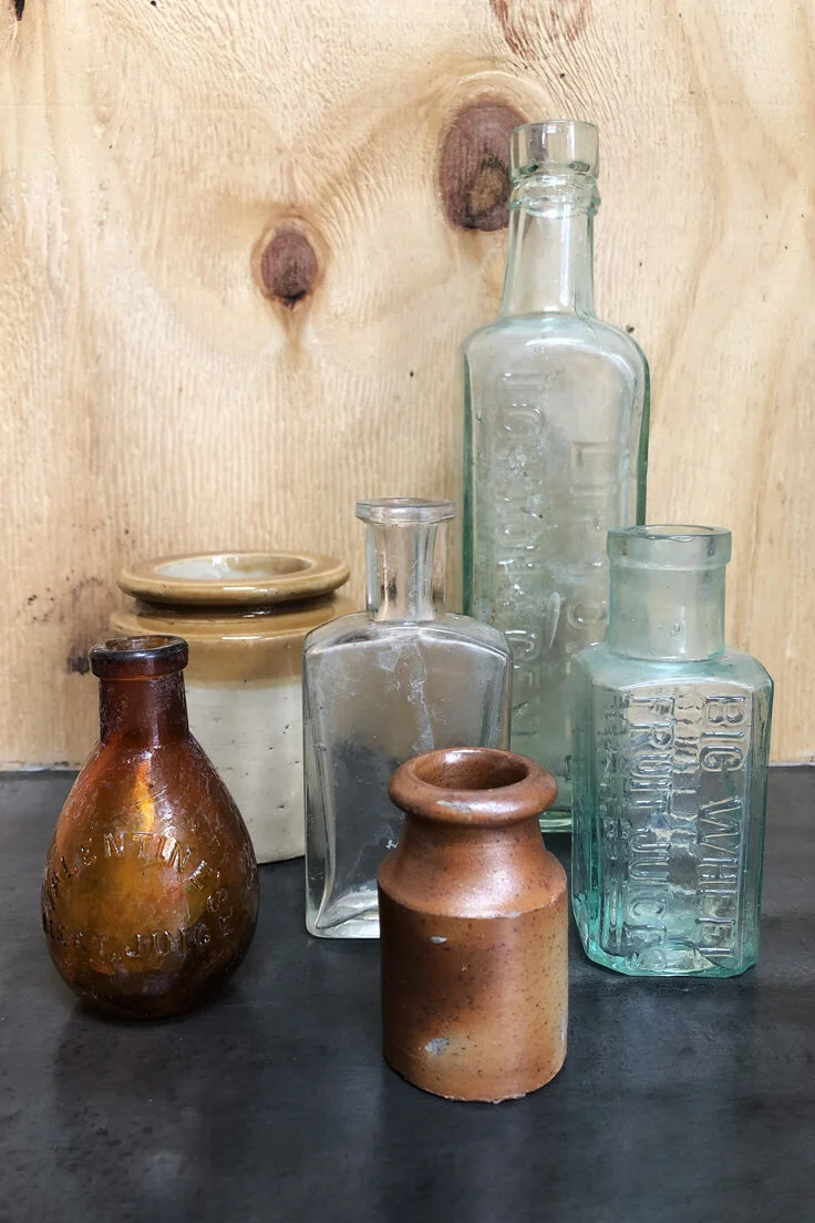 THOM19-vintage-glass-bottles-C13-001.jpg