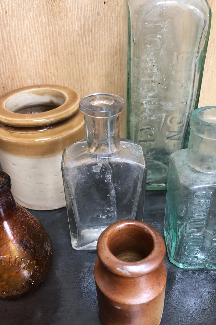THOM19-vintage-glass-bottles-C13-002.jpg