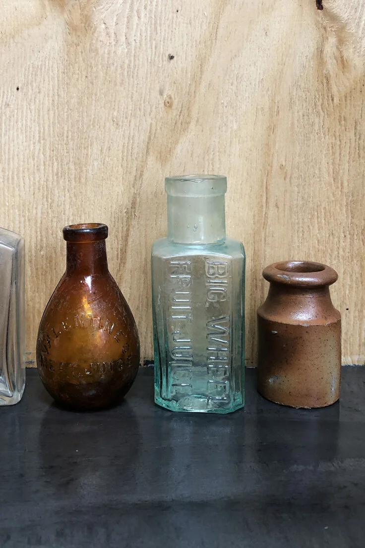 THOM19-vintage-glass-bottles-C13-004.jpg