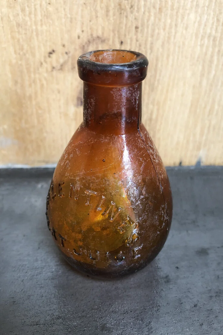 THOM19-vintage-glass-bottles-C13-006.jpg