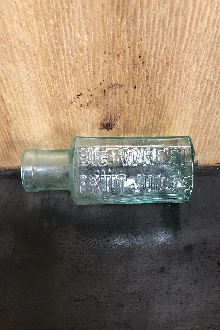 THOM19-vintage-glass-bottles-C13-007.jpg