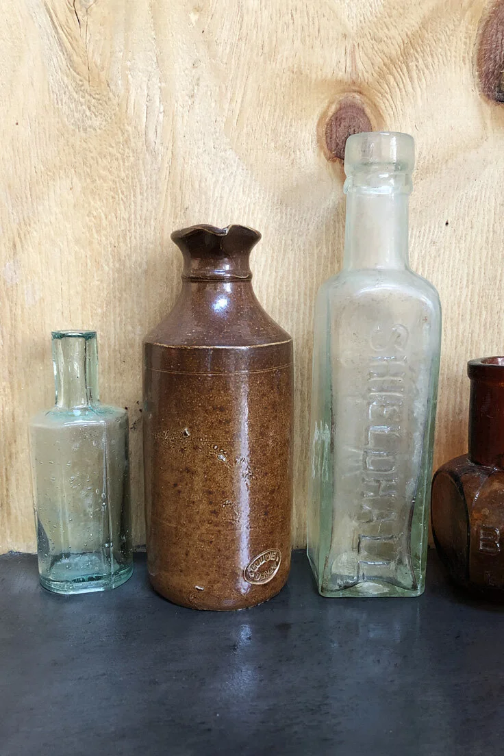 THOM19-vintage-glass-bottles-C14-002.jpg