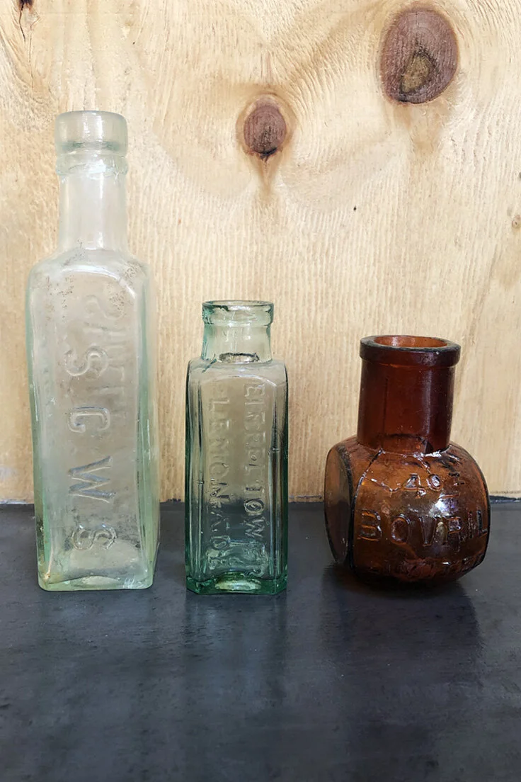 THOM19-vintage-glass-bottles-C14-004.jpg
