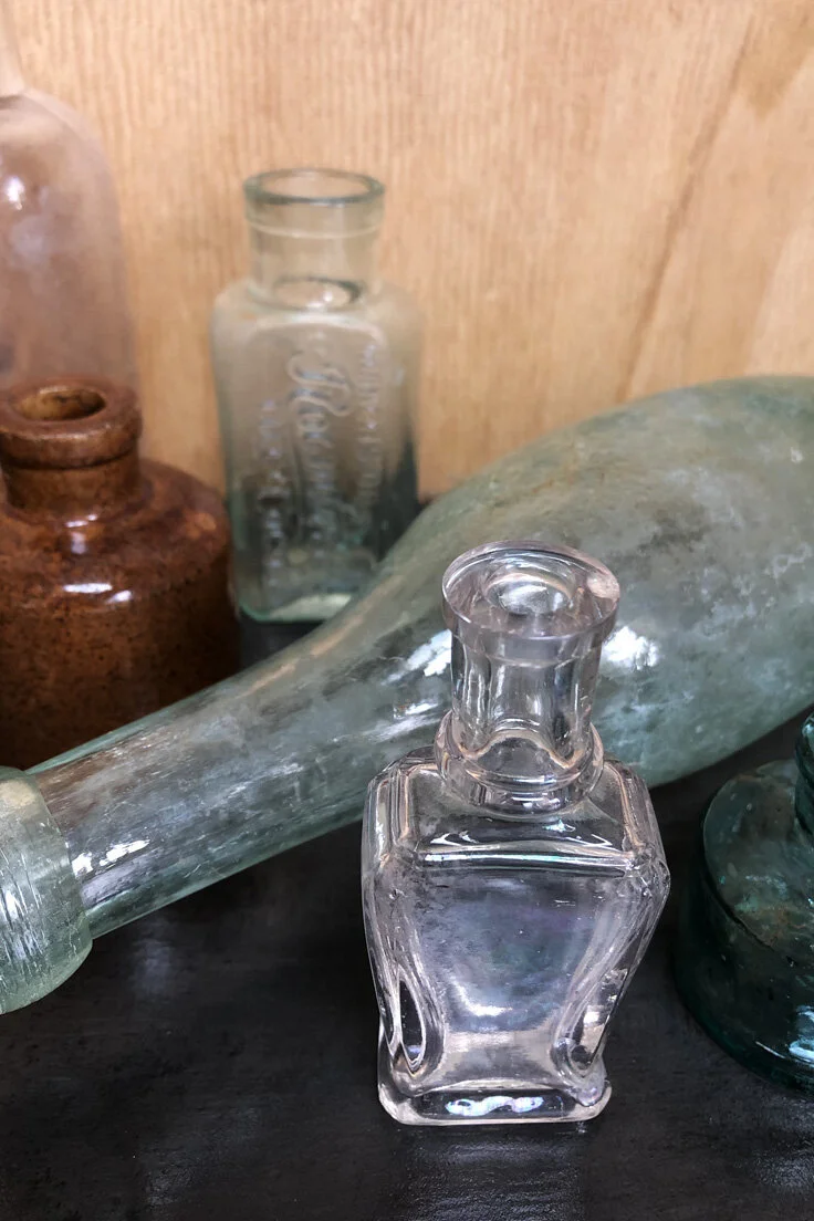 THOM19-vintage-glass-bottles-C15-002.jpg