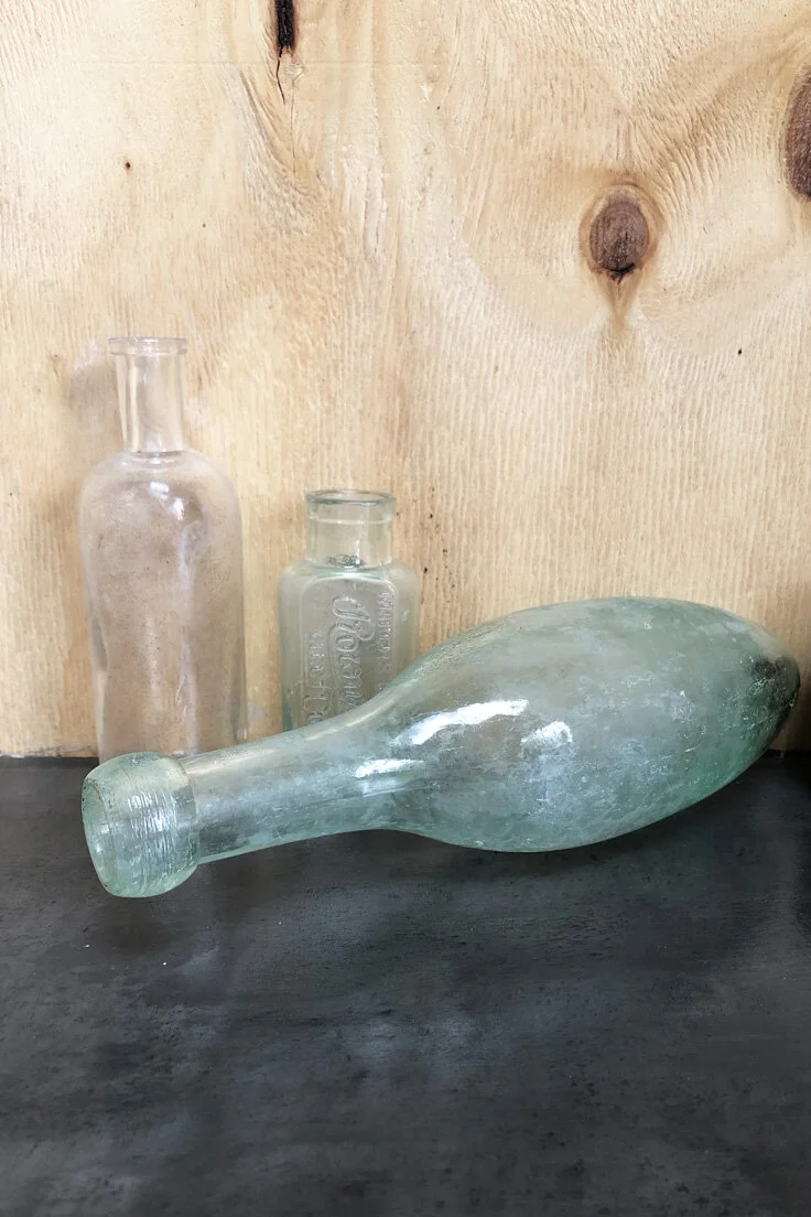 THOM19-vintage-glass-bottles-C15-003.jpg