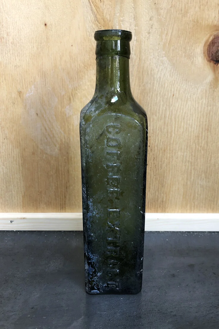 THOM20-vintage-glass-bottles-C16-005.jpg