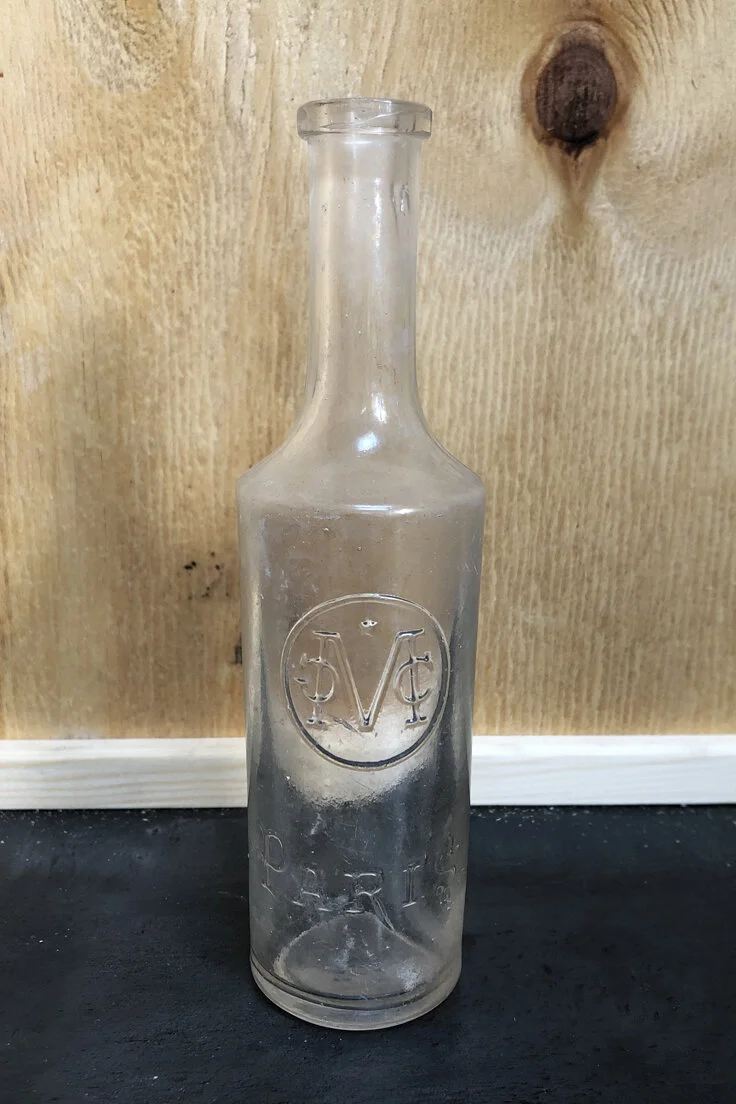 THOM20-vintage-glass-bottles-C17-005.jpg
