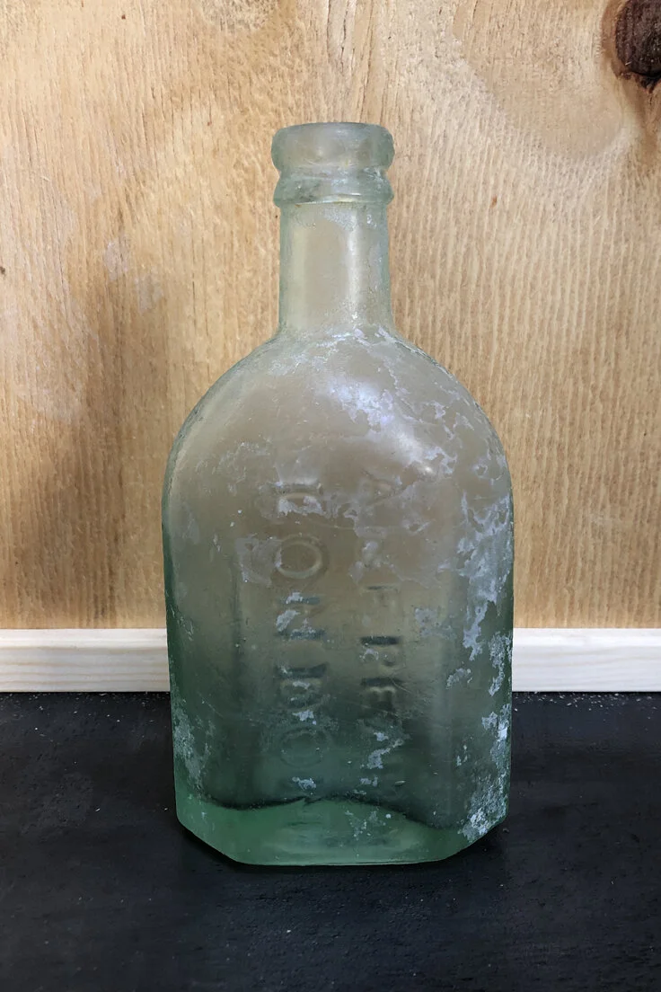 THOM20-vintage-glass-bottles-C17-007.jpg