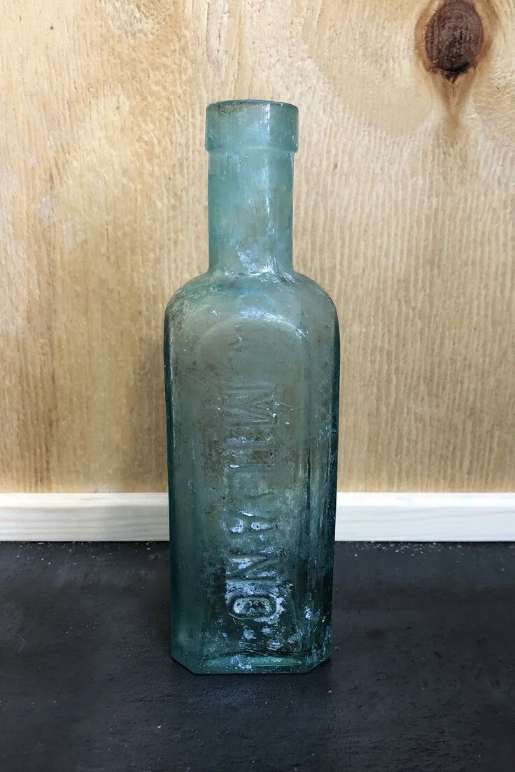 THOM20-vintage-glass-bottles-C18-005.jpg