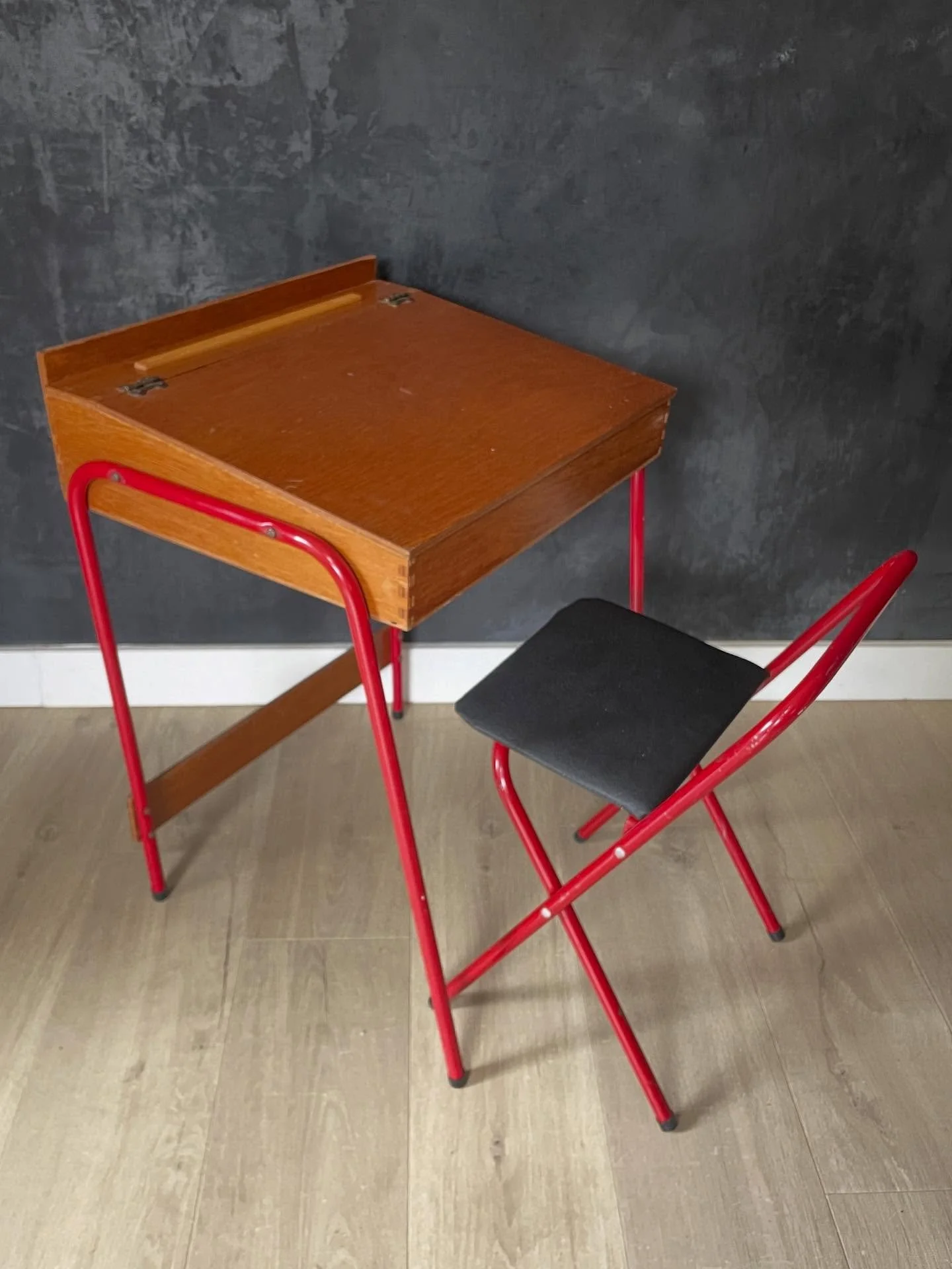Cute little child&rsquo;s desk with chair available now. 📚 ✏️ #vintagechildsdesk #vintagenursery #schooldesk #vintagefurnitureforsale