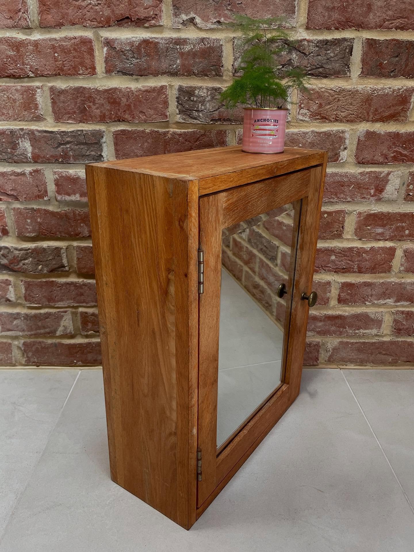Had some cute vintage bathroom pine cabinets recently. They went as soon as I put then up on Etsy 🥰 Will be on the hunt for some more soon&hellip; #vintagefurniture #vintagehome #vintagehomedecor #bathroomdesignideas #bathroomfurniture