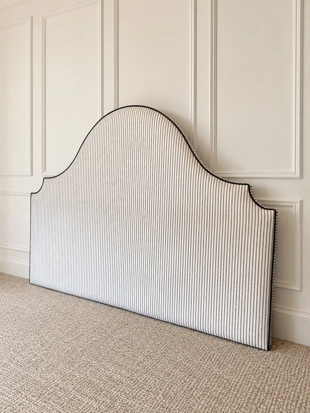 A fabulous choice from this customer - Black and white ticking fabric with liquorice coloured piping. 🖤 🤍 
This is a double size headboard in the &ldquo;Ridge&rdquo; profile. Looking forward to seeing this in its new home soon. 
#customheadboard #f