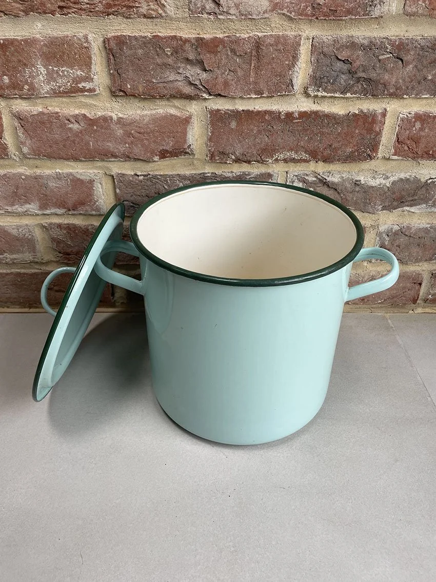 Vintage_enamel_bin_01d.jpg